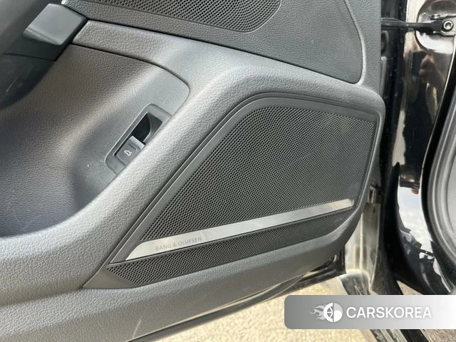 Audi A6L id 4240930 из Китая 9