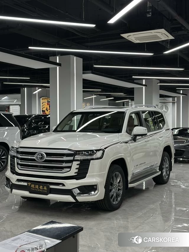 Toyota Land Cruiser (imported) 2025 Белый из Китая, фото 4