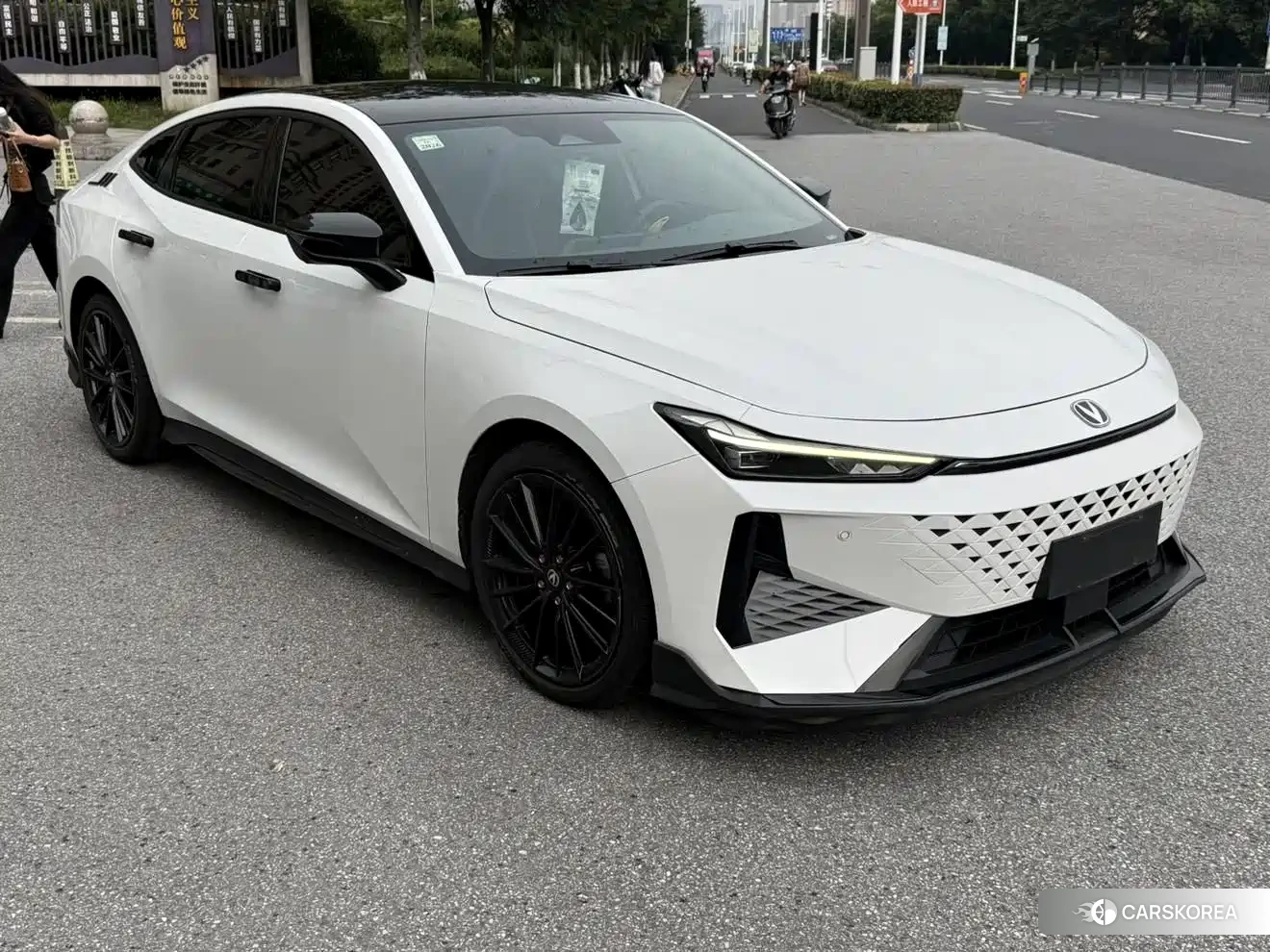 Chang'an Changan UNI-V 2024 Белый из Китая, фото 4