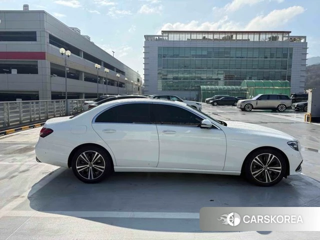 Mercedes-Benz E-Class W213 2022 Белый из Кореи, фото 4