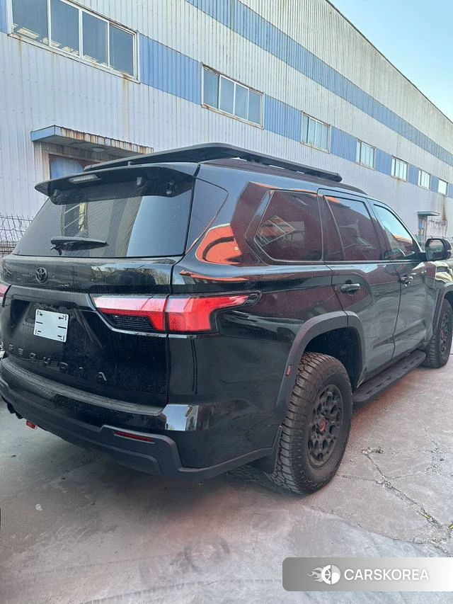 Toyota Sequoia 2024 Черный из Китая, фото 4