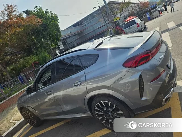 BMW X6 (G06) 2025 Серебристо-серый из Кореи, фото 4