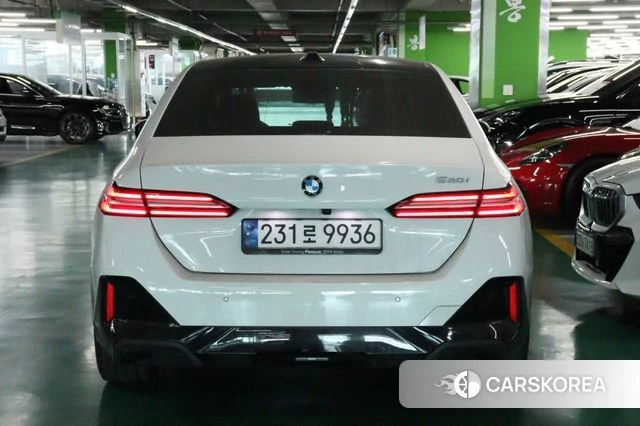 BMW 5 Series (G60) id 4300525 из Кореи 14
