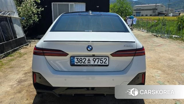 BMW 5 Series (G60) 2024 Белый из Кореи, фото 4