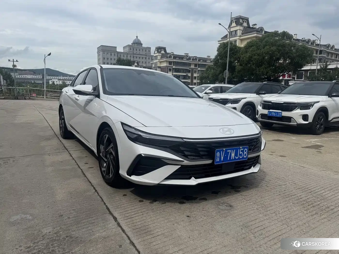 Hyundai Elantra 2023 Белый из Китая, фото 4