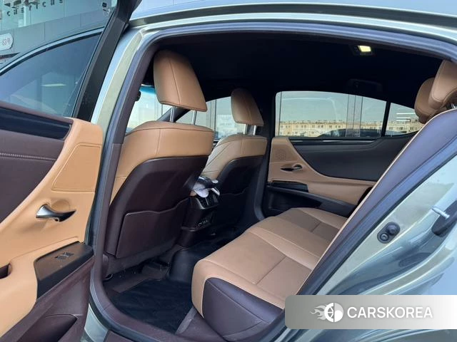 Lexus ES id 4272332 из Китая 10