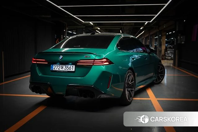 BMW M5 (G90) 2026 Зеленый из Кореи, фото 4