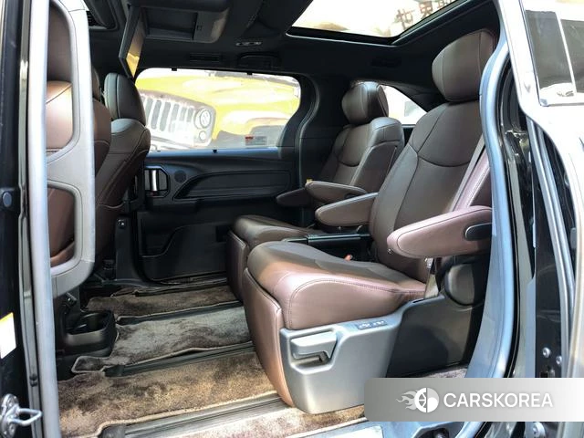Toyota Saina id 4236601 из Китая 10