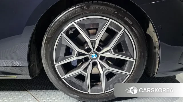 BMW 5 Series (G60) id 3776195 из Кореи 14