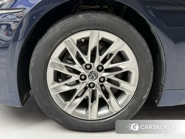 Lexus LS id 4254666 из Китая 20