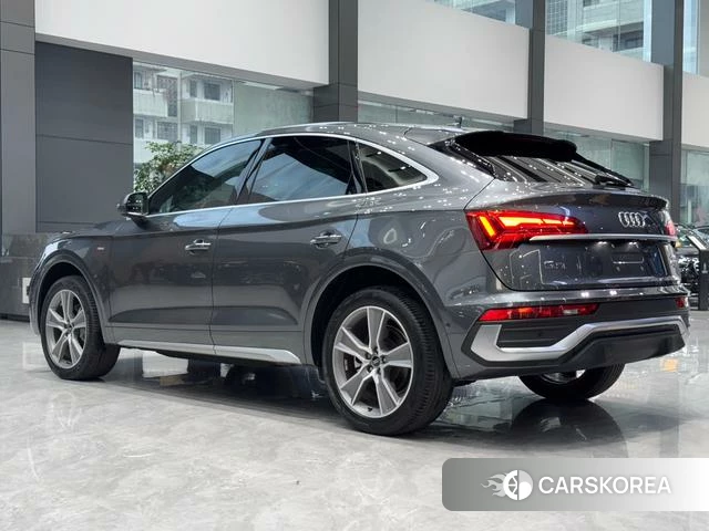 Audi Q5L Sportback 2022 Серебристо-серый из Китая, фото 4