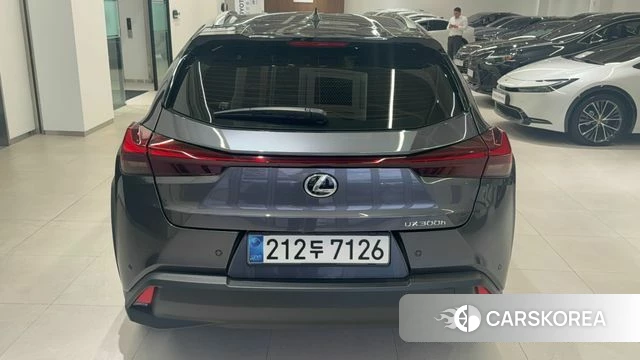 Lexus UX300h id 4748980 из Кореи 8