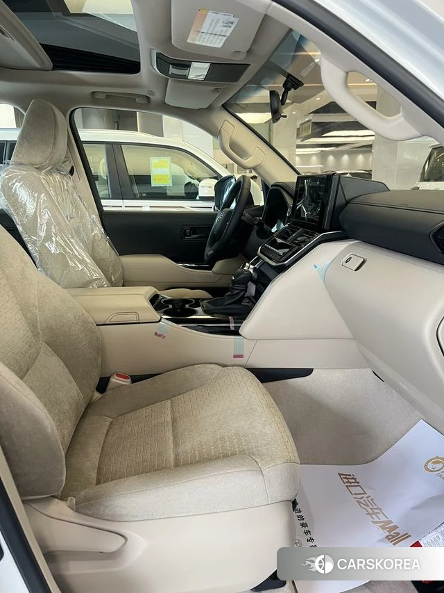 Toyota Land Cruiser (imported) 2024 Белый из Китая, фото 4