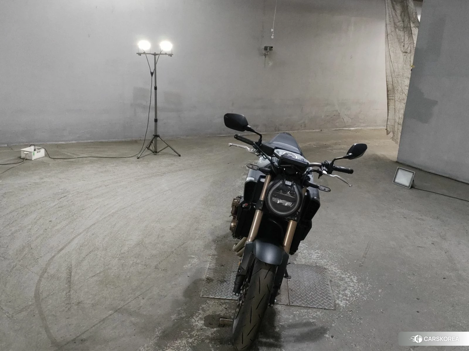 Проданный Honda CB650R E-CLUTCH id 4184684 из Японии, фото 4