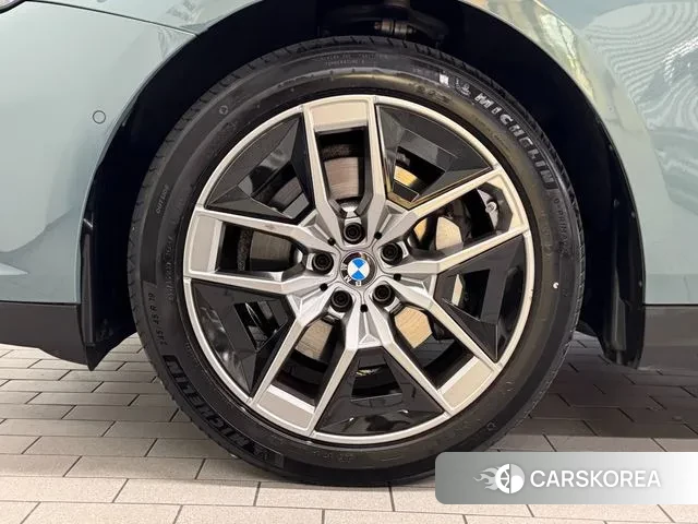 BMW 5 Series (G60) id 2983952 из Кореи 11