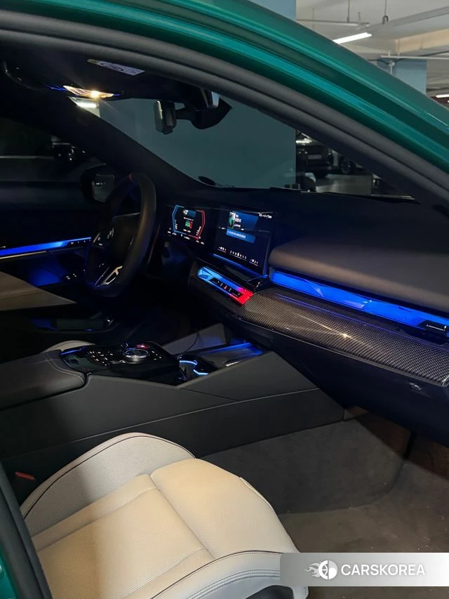 BMW M5 (G90) 2025 Зеленый из Кореи, фото 4