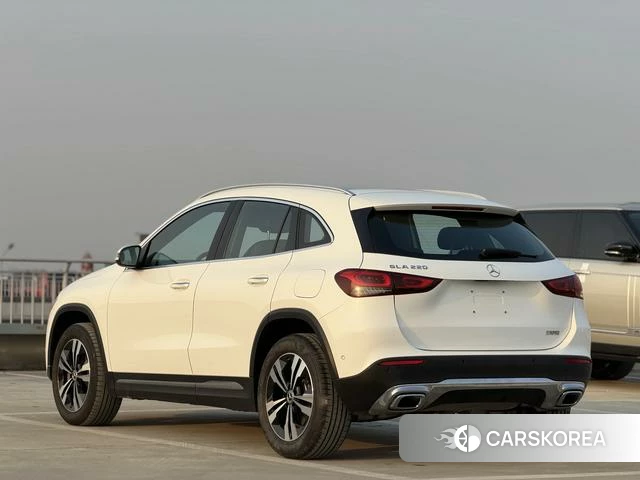 Mercedes-Benz GLA 2023 Белый из Китая, фото 4
