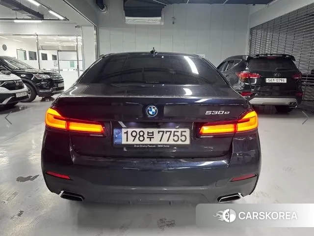 BMW 5 Series (G30) 2022 Черный из Кореи, фото 4