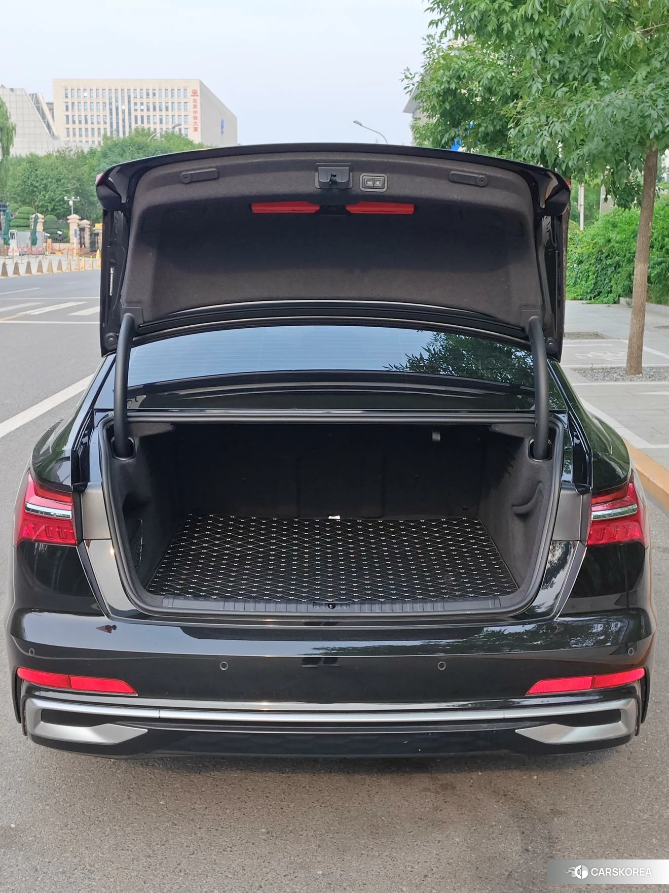 Audi A6L id 4513677 из Китая 23