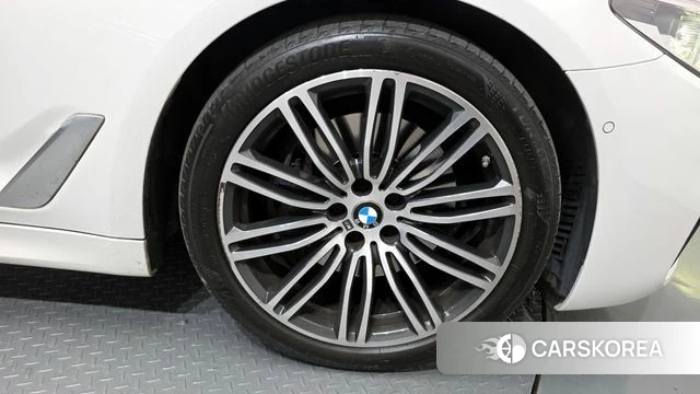 BMW 5 Series (G30) id 3828255 из Кореи 14