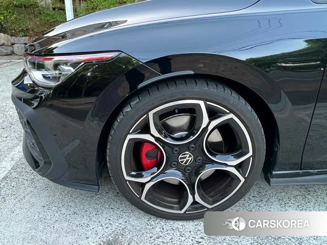Volkswagen Golf 8th Generation 2025 Черный из Кореи, фото 4