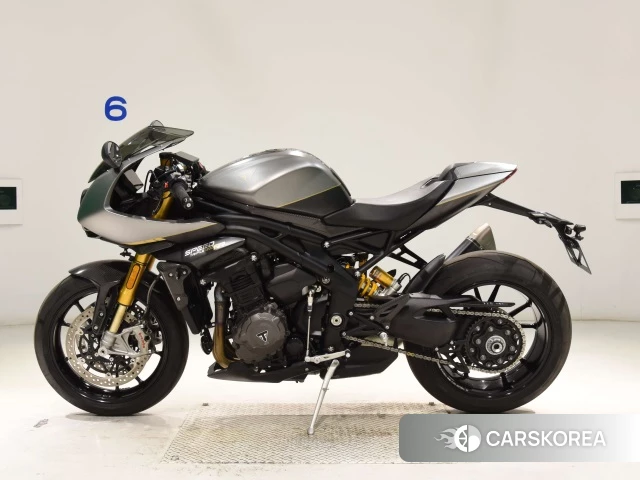 Triumph SPEED TRIPLE 1200 RR 2025 из Японии, фото 2