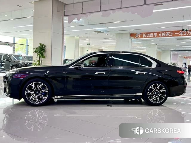 BMW 7 series 2024 Черный из Китая, фото 4