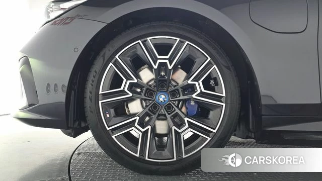 BMW 5 Series (G60) id 4847373 из Кореи 31