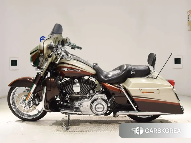 Проданный Harley-Davidson Street Glide FLHXSE1800 CVO 2011 из Японии