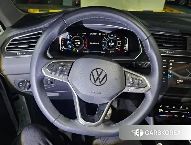Volkswagen Tiguan second Generation 2024 Белый из Кореи, фото 4