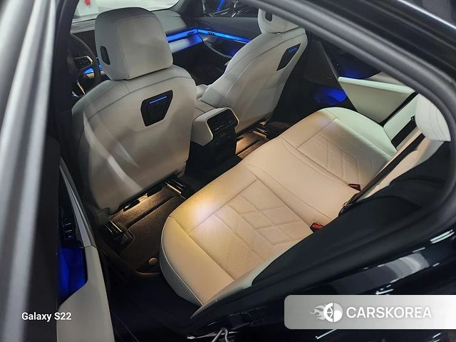 BMW 5 Series (G60) 2025 Черный из Кореи, фото 6