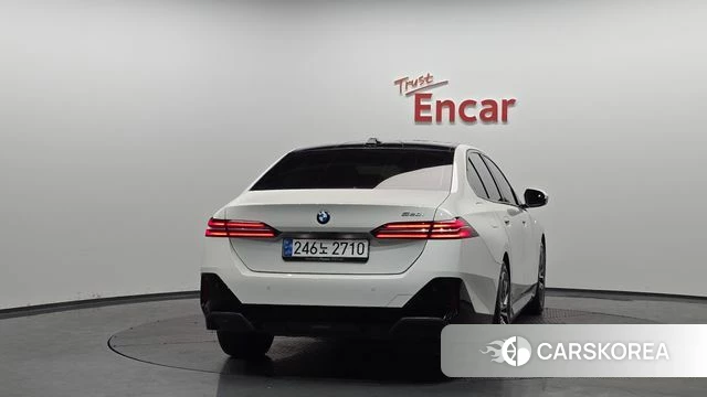 BMW 5 Series (G60) id 3882974 из Кореи 14