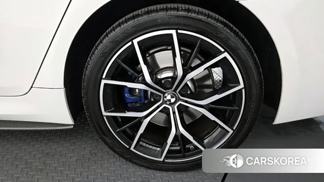 BMW 5 Series (G30) id 3671911 из Кореи 14