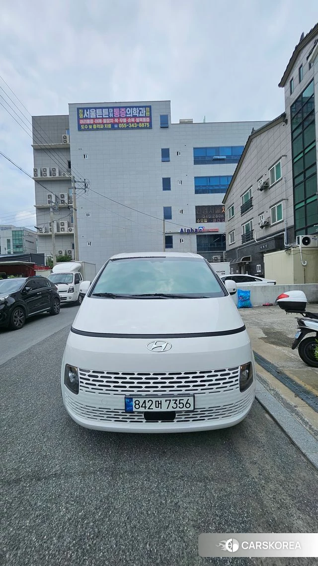Hyundai Staria 2023 Белый из Кореи, фото 4