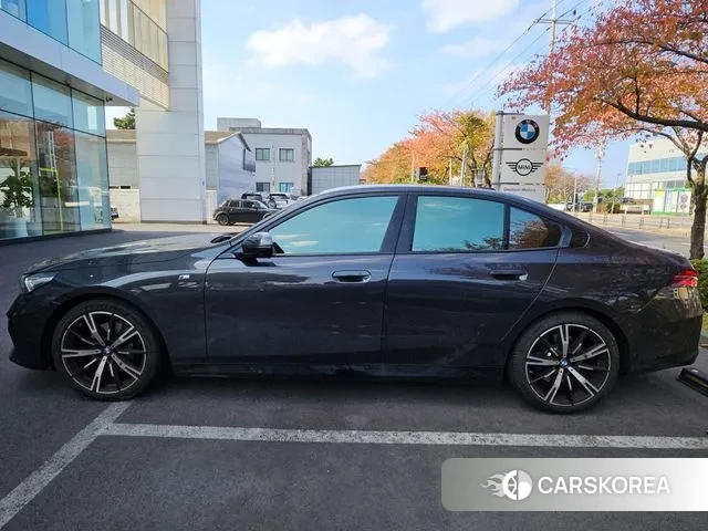 BMW 5 Series (G60) 2024 Черный из Кореи, фото 6