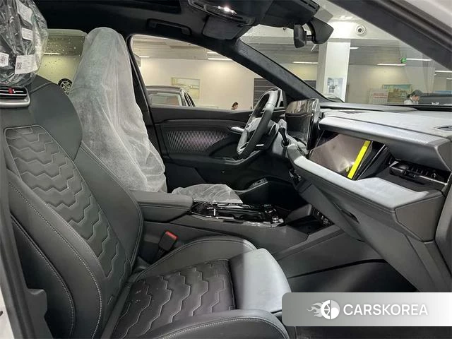 Audi Q6L e-tron 2026 Белый из Китая, фото 6