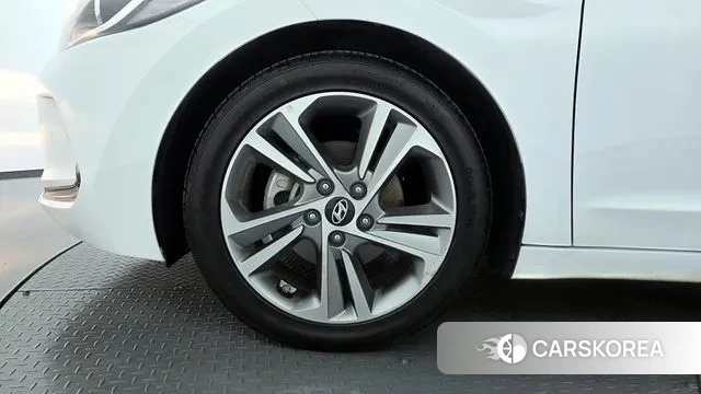 Hyundai Avante AD id 3742766 из Кореи 14