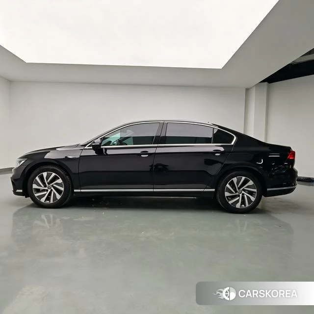 Volkswagen Magotan PHEV id 4253193 из Китая 14