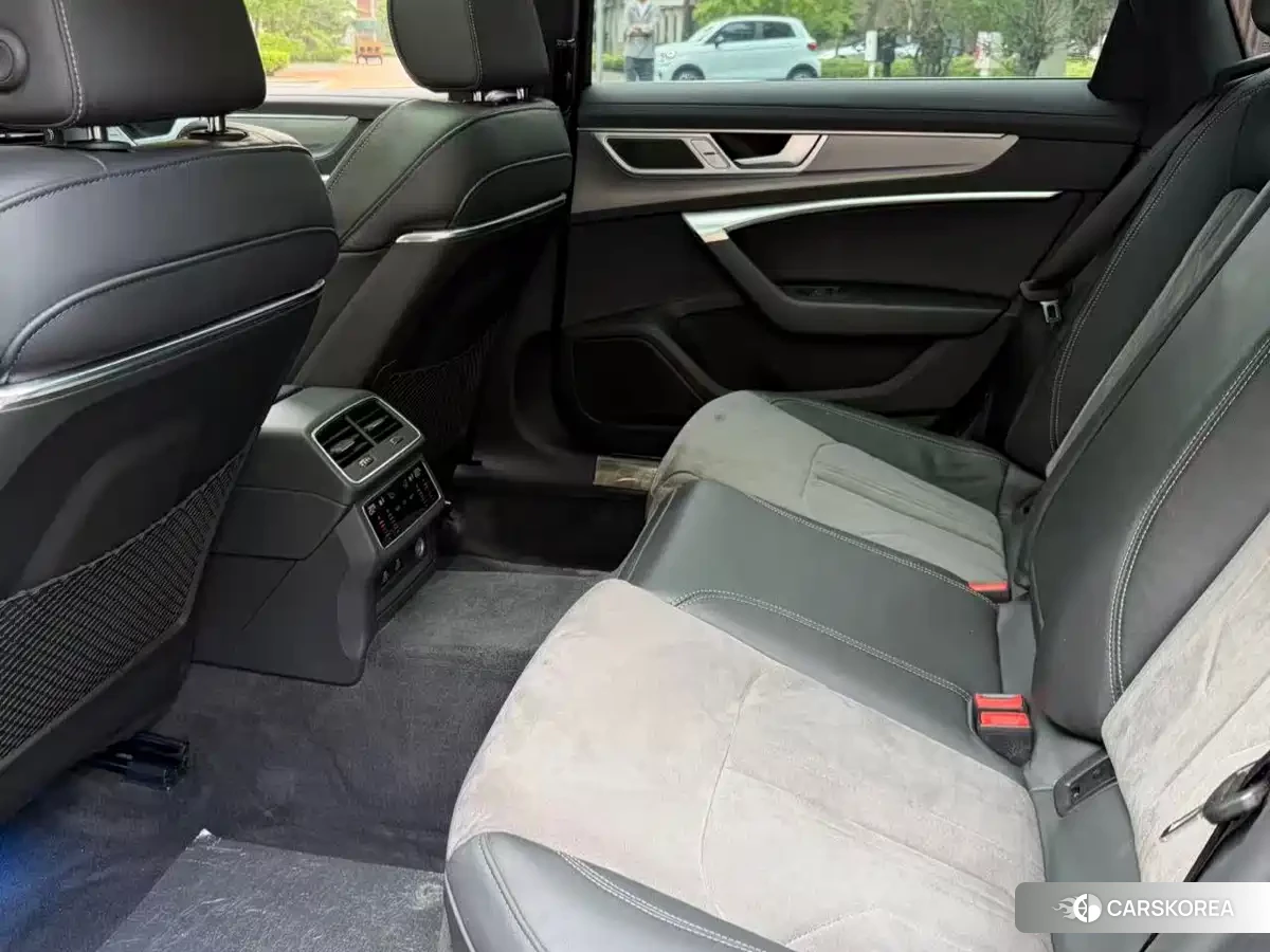 Audi A6L id 4686224 из Китая 12
