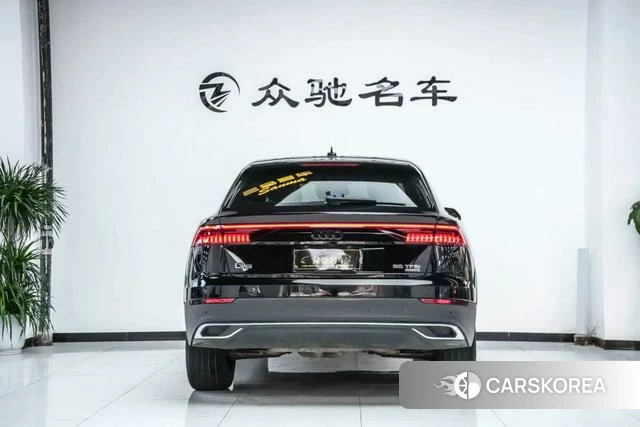 Audi Q8 2023 Черный из Китая, фото 6