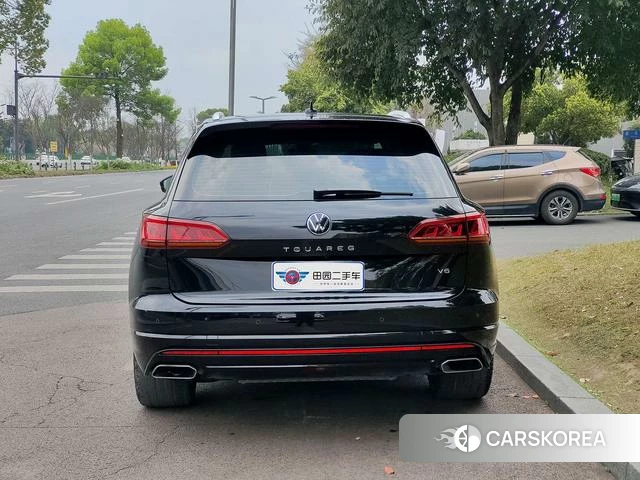 Volkswagen Touareg 2023 Черный из Китая, фото 4
