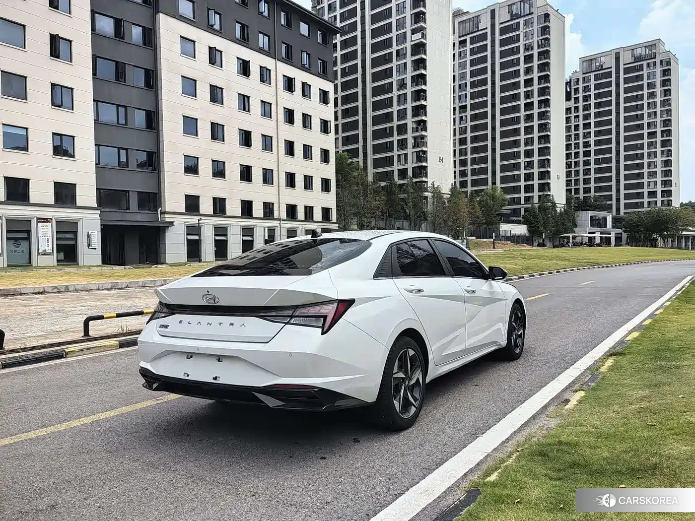 Hyundai Elantra 2022 Белый из Китая, фото 4