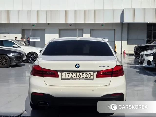 BMW 5 Series (G30) 2019 Белый из Кореи, фото 5