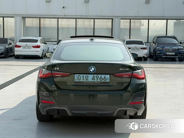 BMW i4 2022 Темно-зеленый из Кореи, фото 4