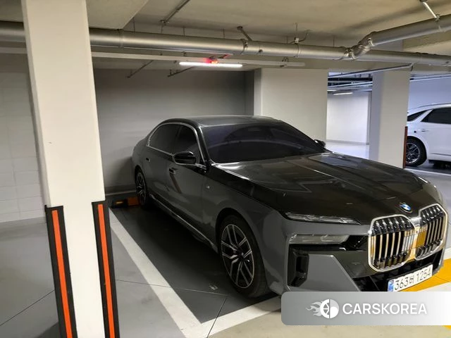 BMW 7 Series (G70) 2024 Черный из Кореи, фото 4