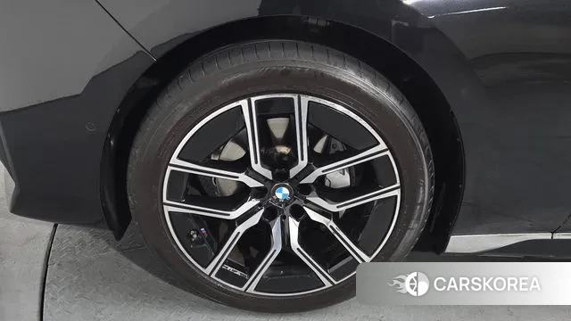 BMW 7 Series (G70) id 3653778 из Кореи 14