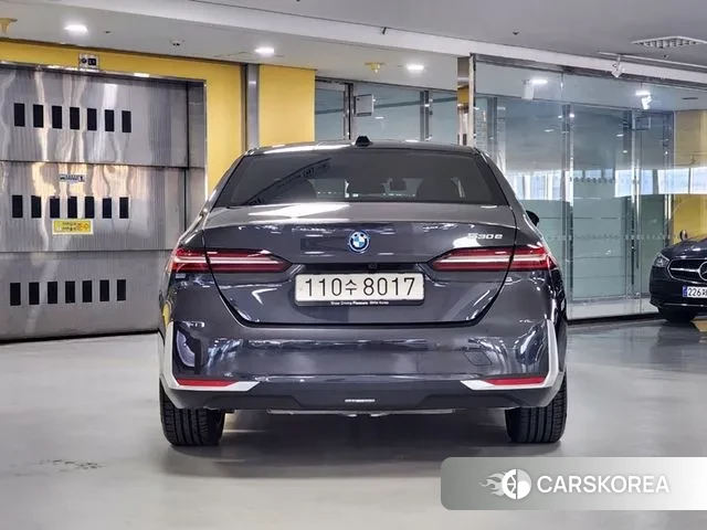 BMW 5 Series (G60) id 3365276 из Кореи 14