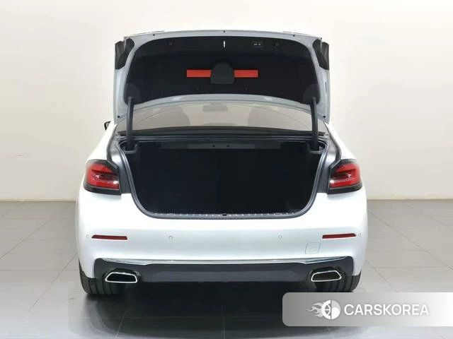 BMW 5 series 2022 Белый из Китая, фото 4