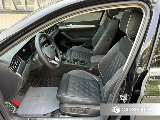 Volkswagen Magotan PHEV 2024 Черный из Китая, фото 6