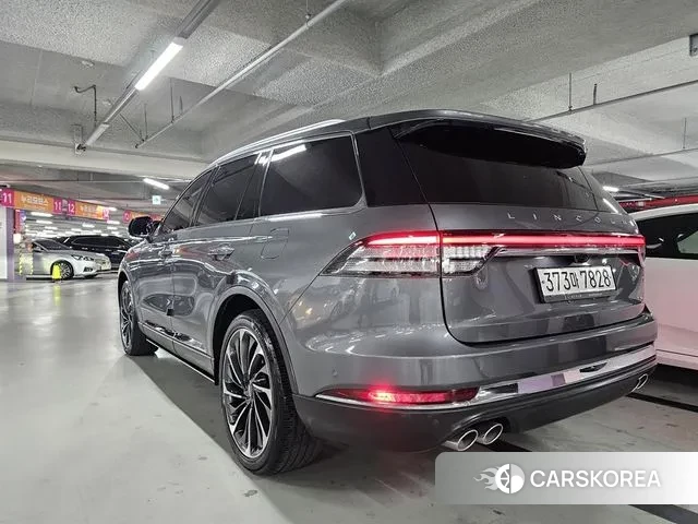 Lincoln Aviator 2nd generation 2023 Серебристо-серый из Кореи, фото 5